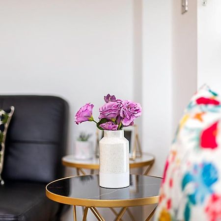 Trendy Queen'S Park Apartment With Views Across London Eksteriør billede
